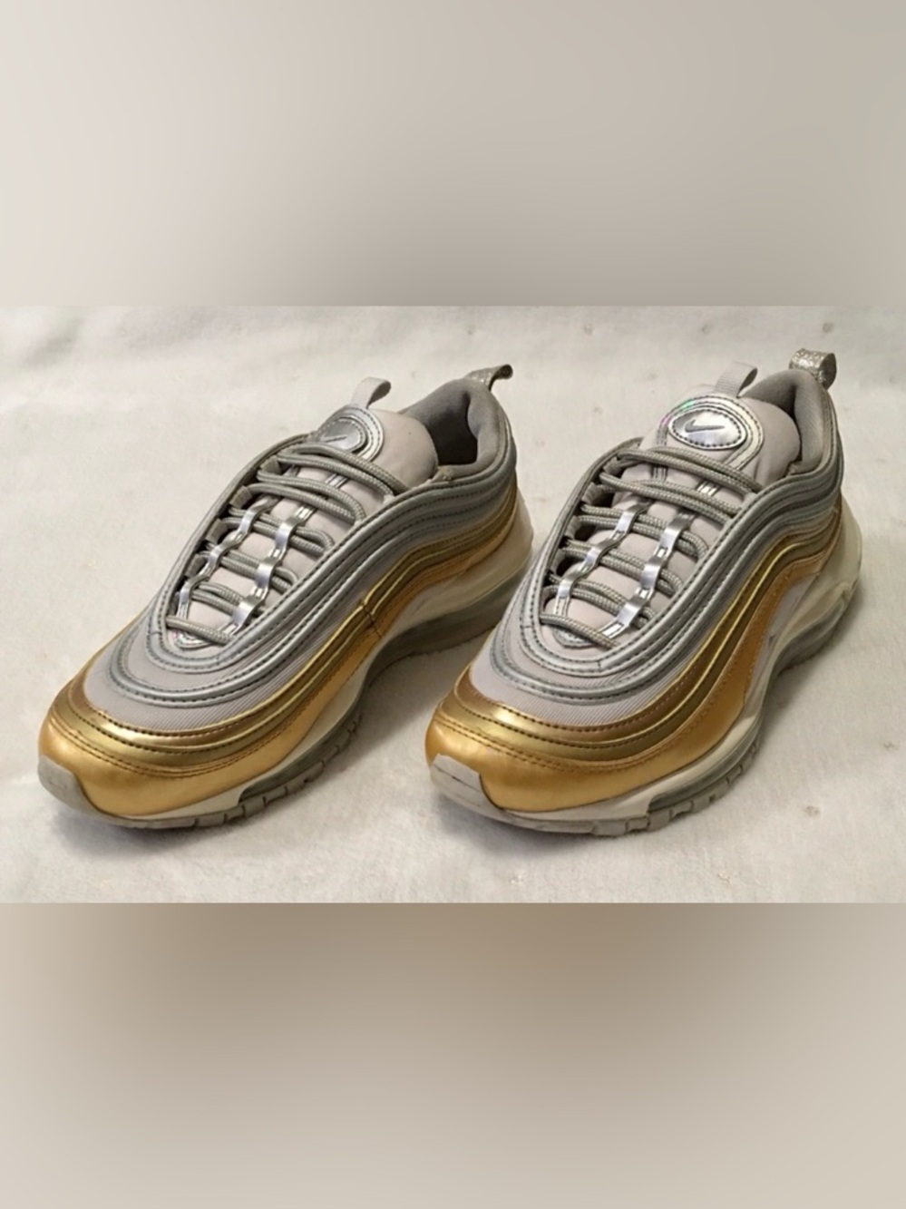 Nike Air Max 97 Vast Silver & Metallic Gold Running Shoes Women’s 6.5 AQ4137-001